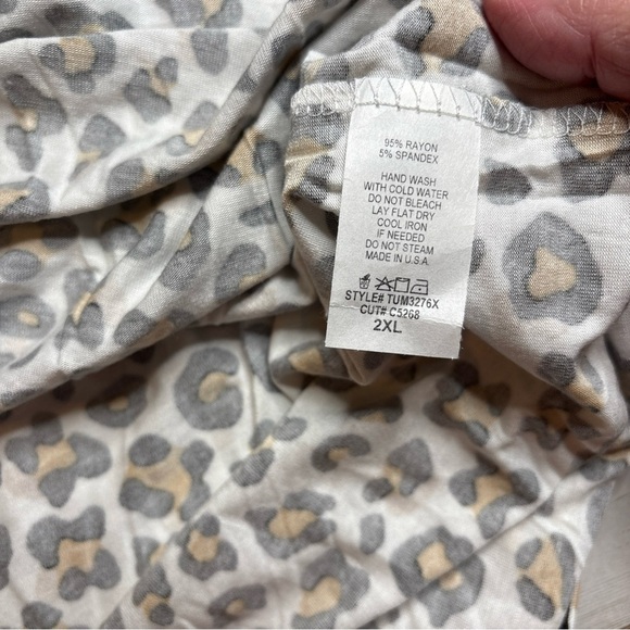 E. Luna Woman's Short Sleeve Tie Knot Hem Tunic Top Leopard Plus 2X - Picture 8 of 13